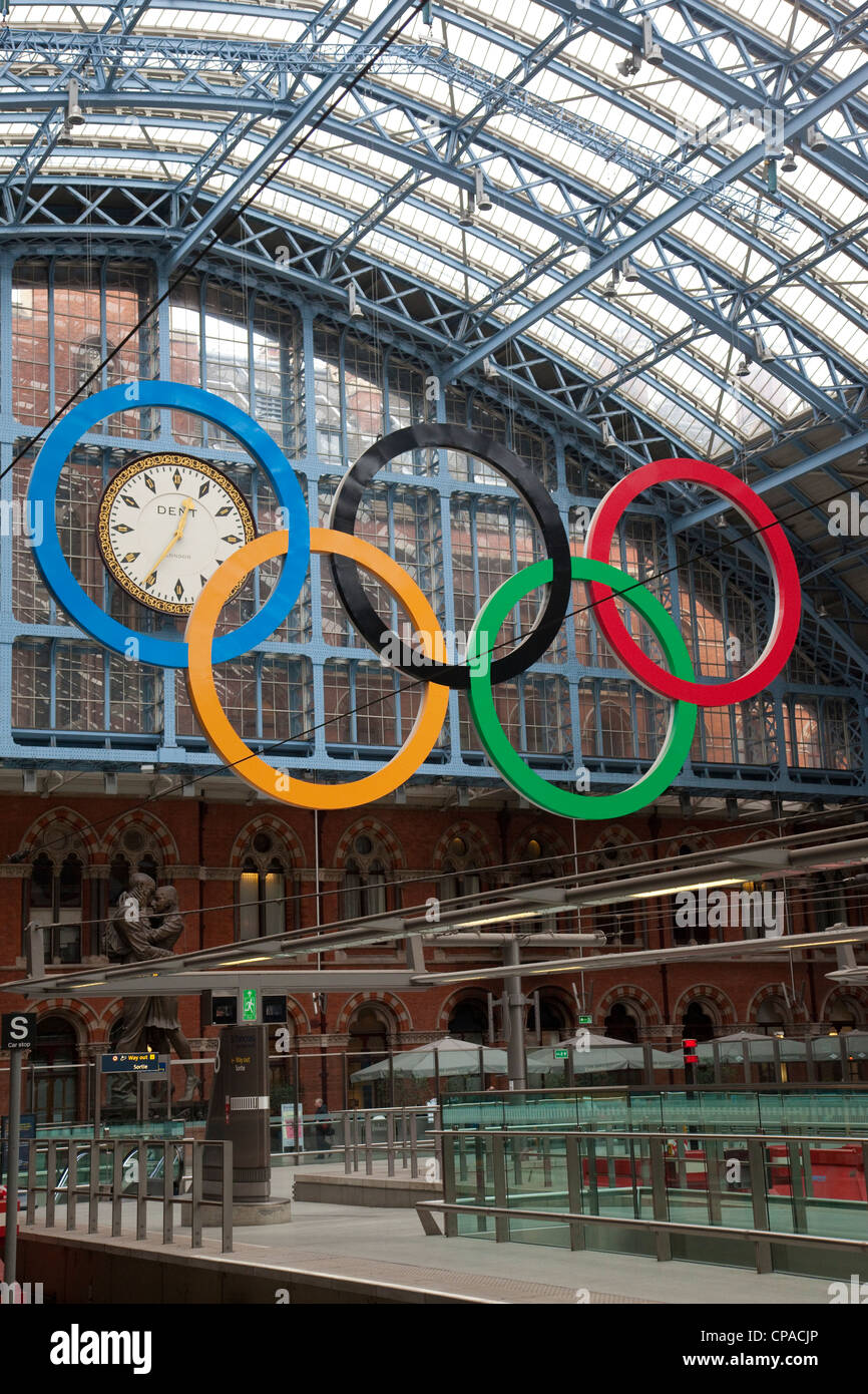 Giant set of Olympic Rings at St Pancras station, central London ...