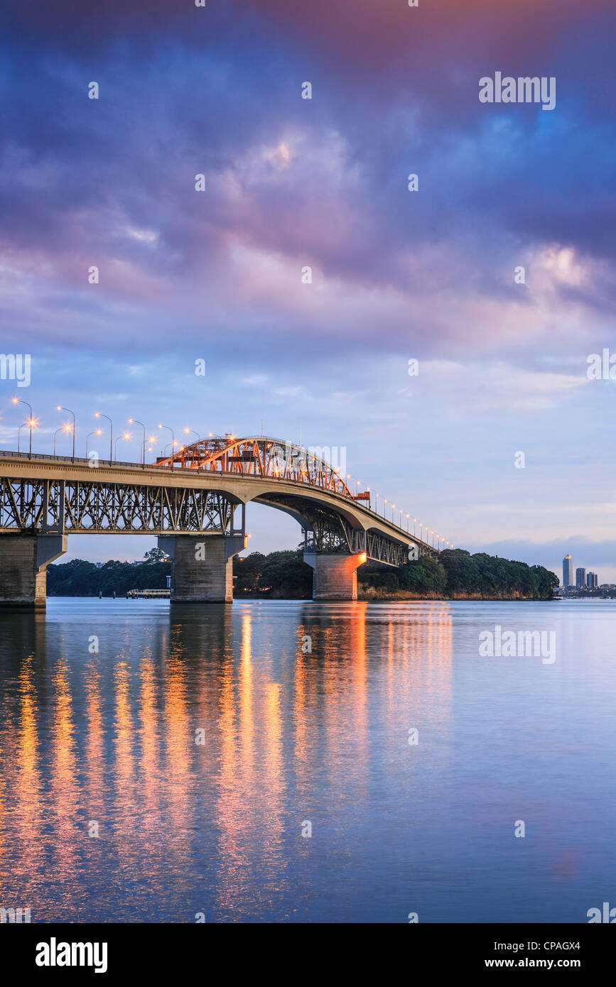 Auckland harbour bridge hi-res stock photography and images - Alamy