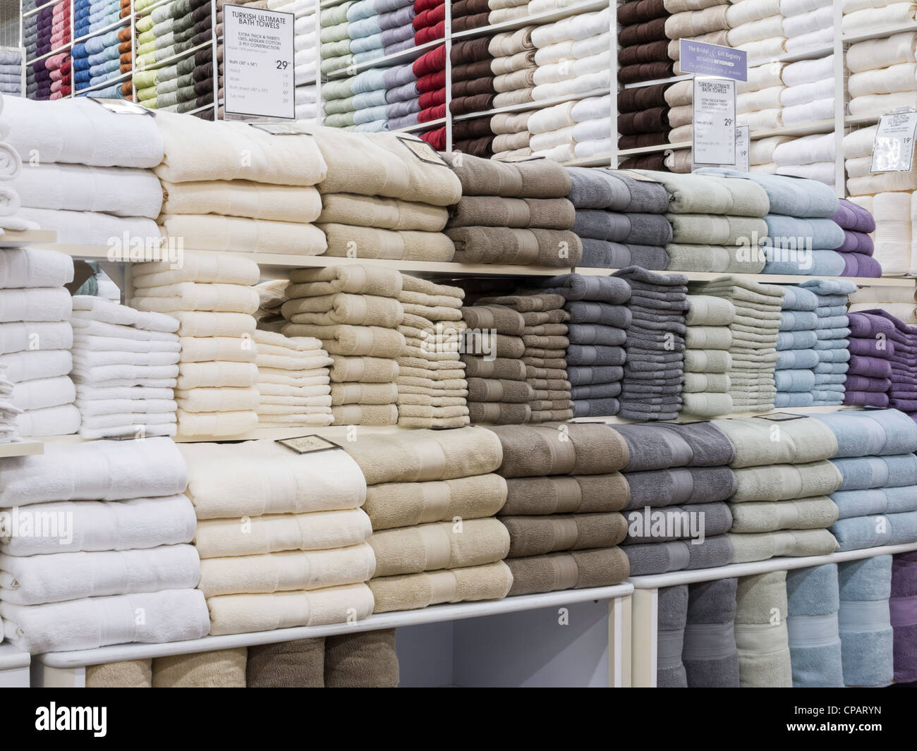 Display sale shelves bath towels hi res stock photography and images Alamy