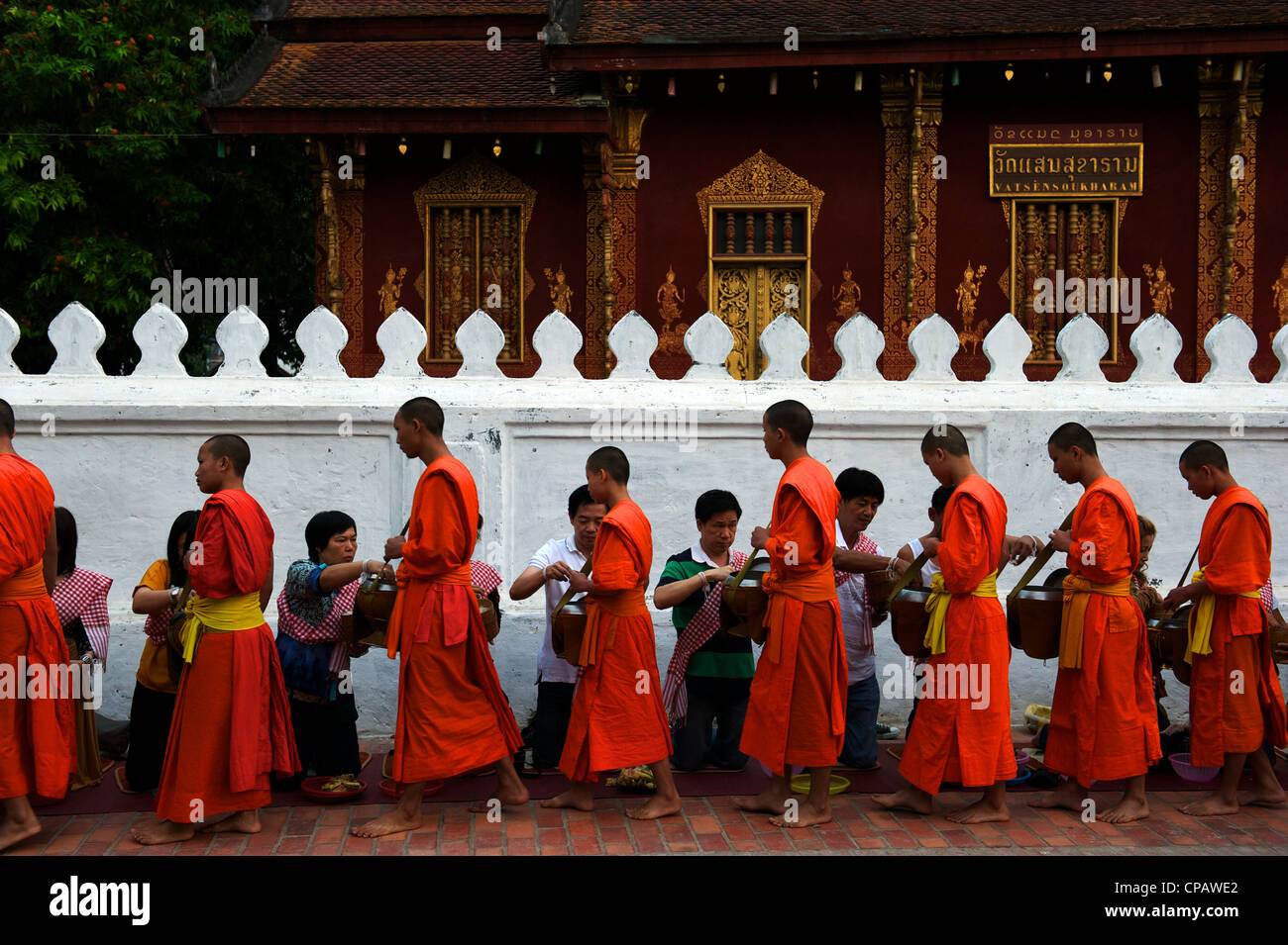 Monka collect alms every morning at dawn, Luang Prabang, Mekong River, Laos Stock Photo
