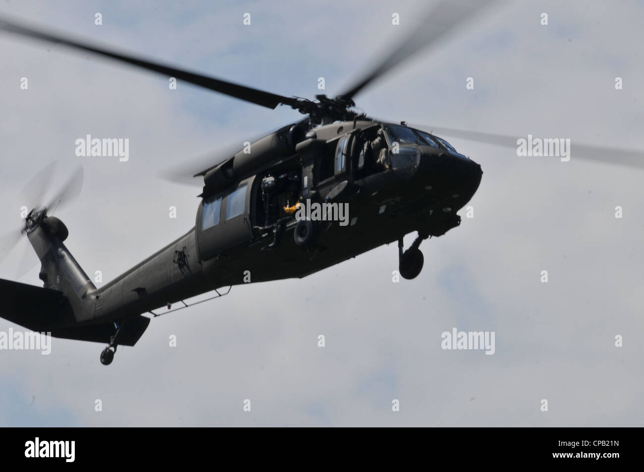 A North Carolina Army National Guard UH-60 Black Hawk helicopter ...