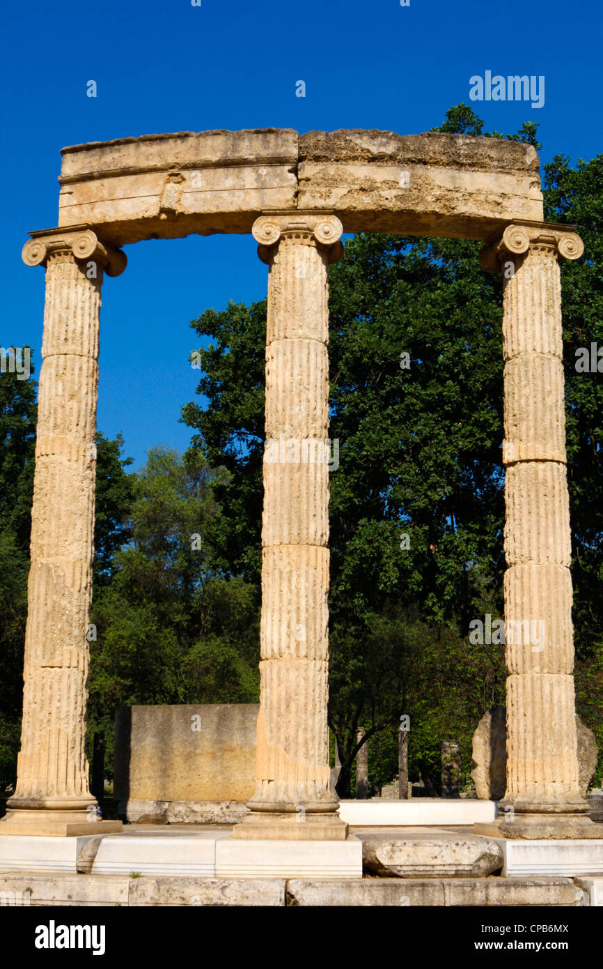 Ancient Olympia. The Philippeion, an elegant circular peripteral structure  with 18 lonic columns. It was built in 338-336 BC in honour of Philip II,  king of Macedonia Stock Photo - Alamy