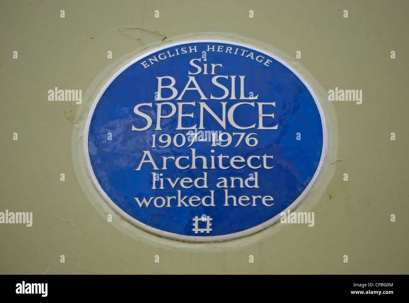 english heritage blue plaque marking a home of architect sir basil spence, canonbury place, islington, london, england Stock Photo