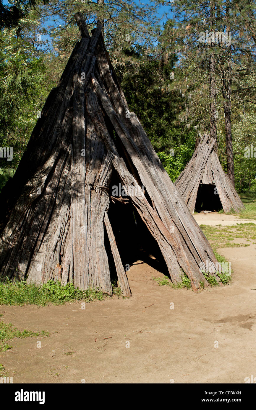 Native Miwok Indian   Wood bark tepee at the Marshall Gold Discovery state historic park in Coloma California Stock Photo