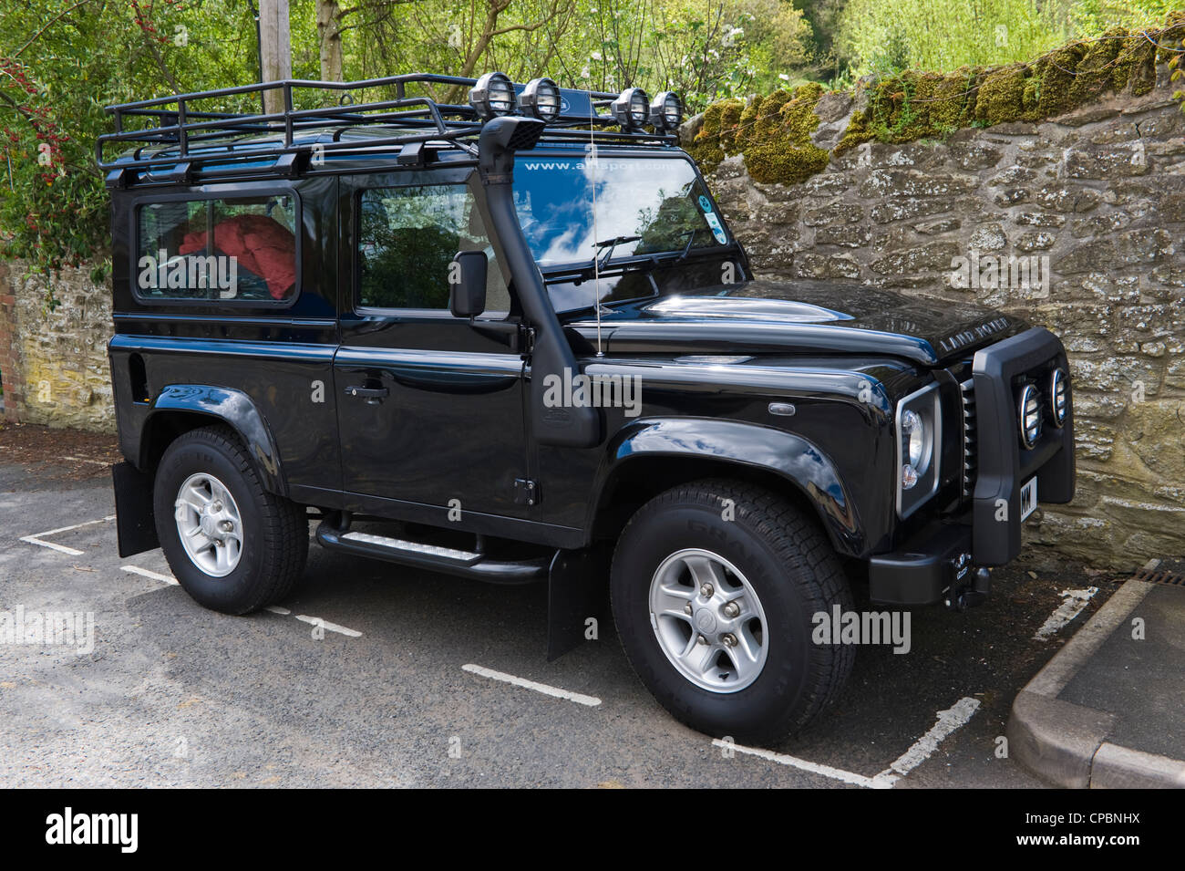 Black Land Rover Defender 90 2.4TDCi 4x4 with safari snorkel and roof rack Stock Photo
