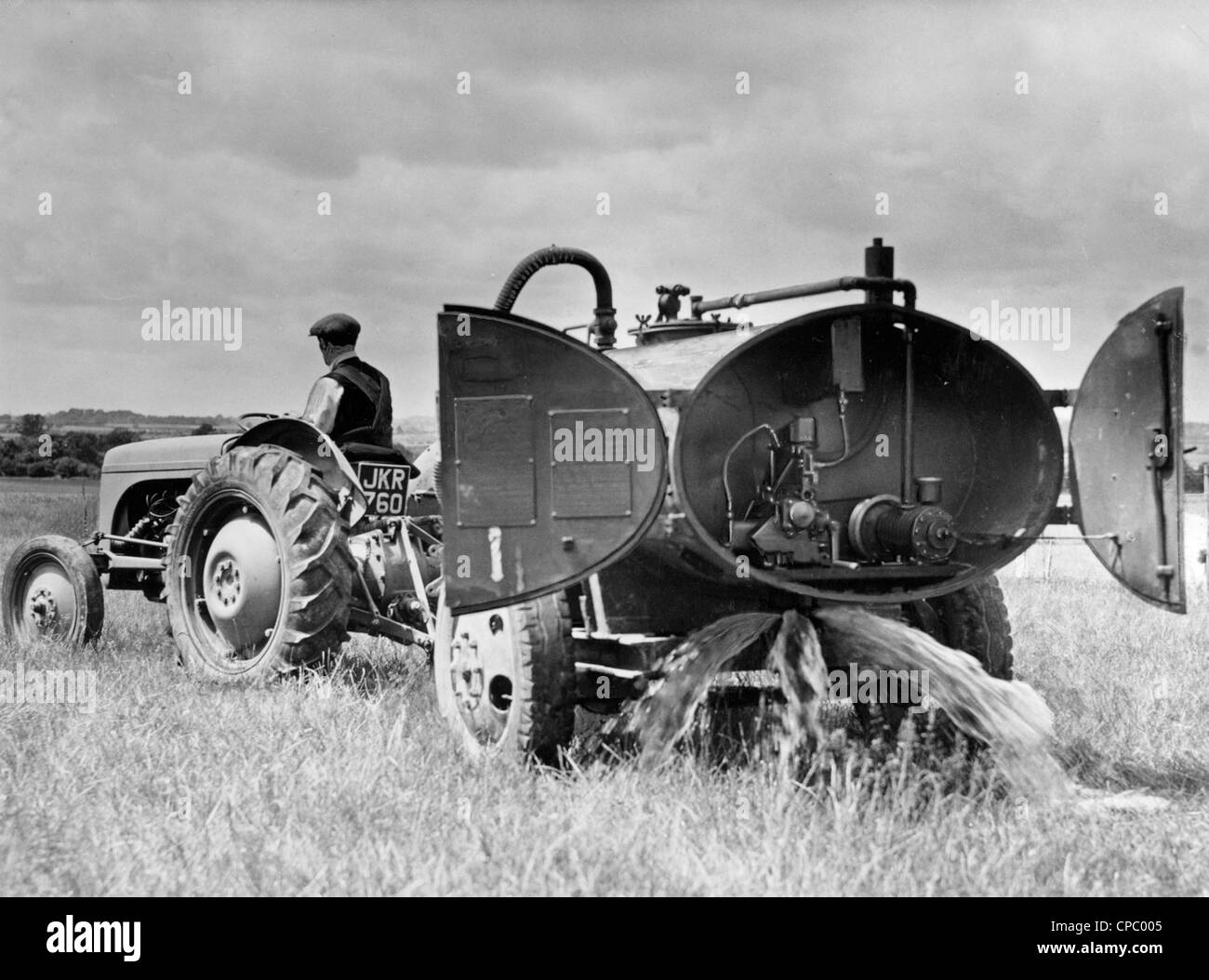 Vintage farming - a farmer sprays liquid manure onto his fields in Kent. Stock Photo