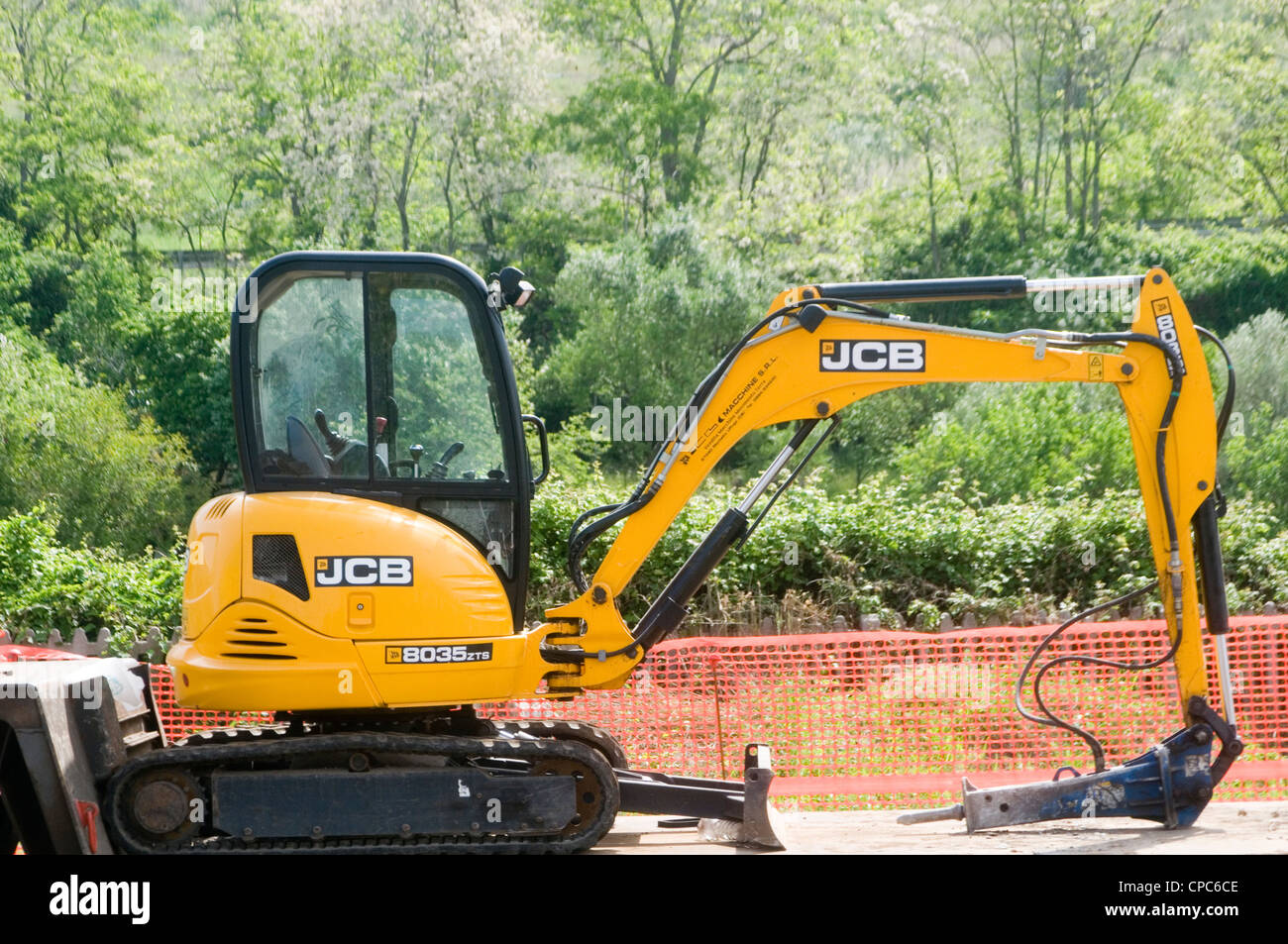 jcb mini digger diggers yellow plant hire earthmover earthmovers equipment fitted with a jackhammer british export exports expor Stock Photo