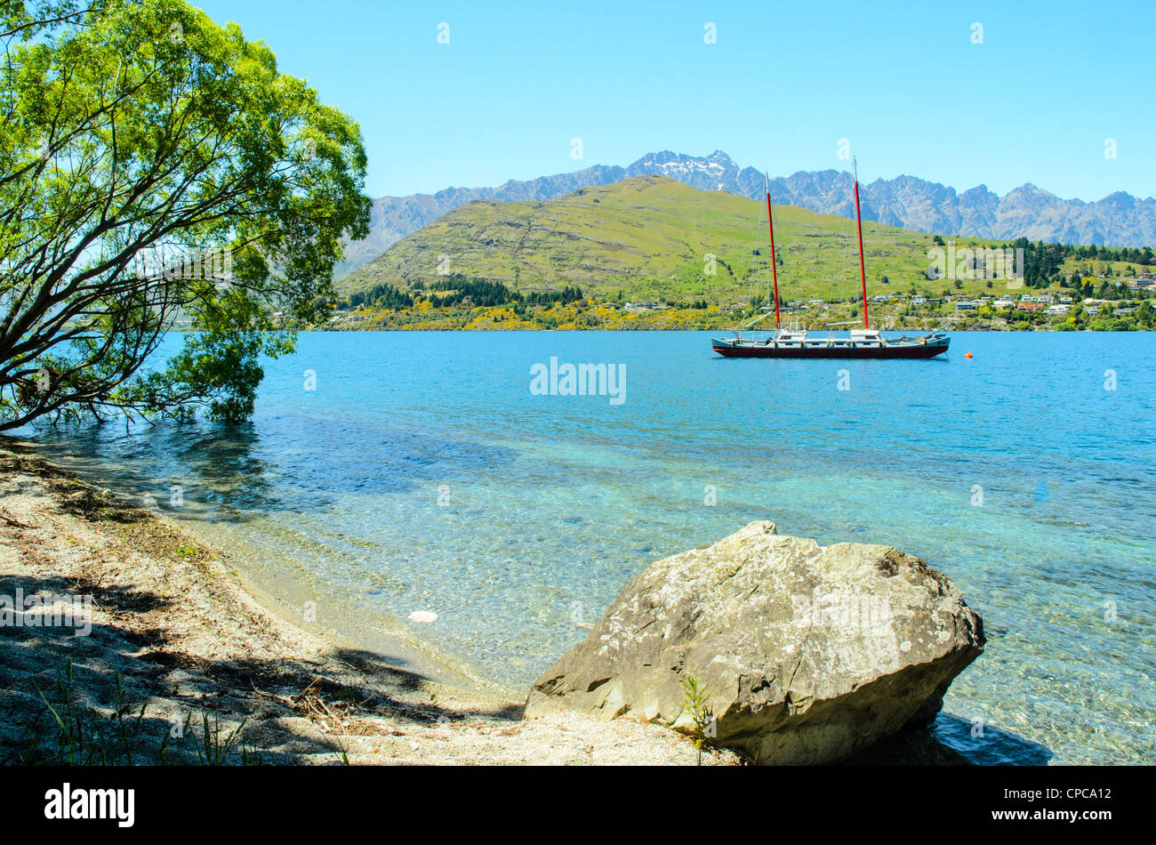 Lake Wakatipu and the peaks of The Remarkables near Queenstown South ...