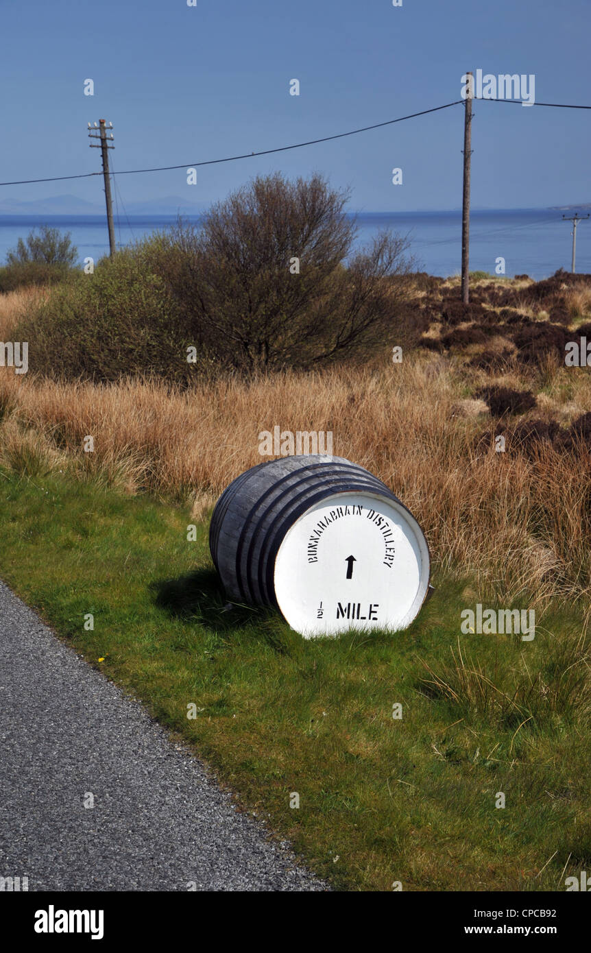 Whisky barrel signpost on the roadside 'Bunnahabhain Distillery 1/2 mile' on the beautiful Scottish island of Islay Stock Photo