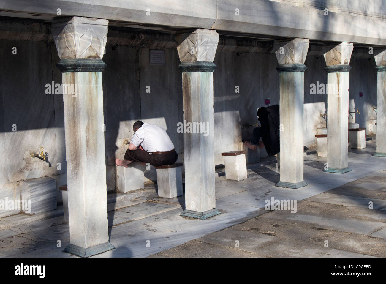 Avtobus bekatida porno