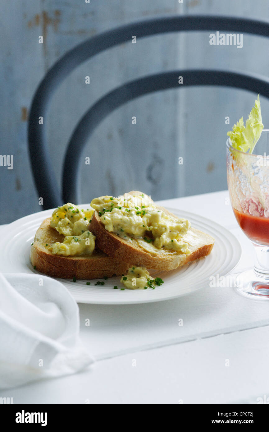 Plate of scrambled egg on toast Stock Photo - Alamy
