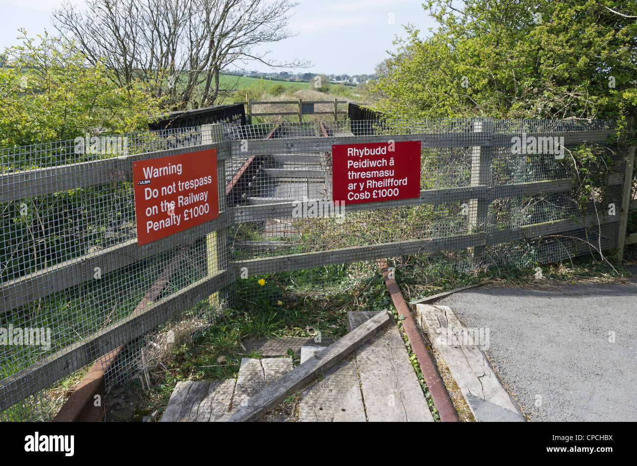 Anglesey Central Railway disused line from Gaerwen to Amlwch is due to reopen by end of 2012 with 'do not trespass' warning sign Stock Photo