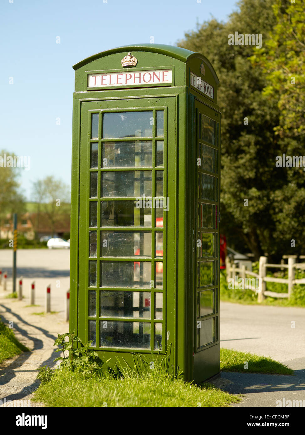 Green public telephone box in England, UK Stock Photo