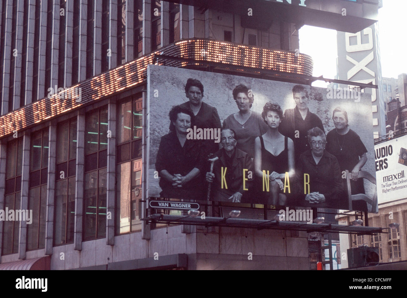Kenar clothing billboard in Times Square on March 24, 1992 featuring Linda Evangelista Stock Photo