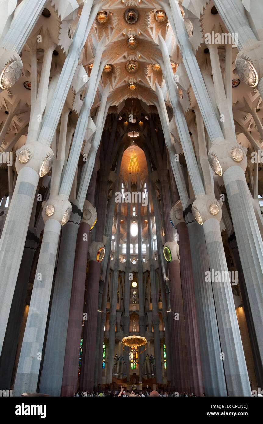 Sagrada Familia cathedral architecture. Masterpiece of modernism ...