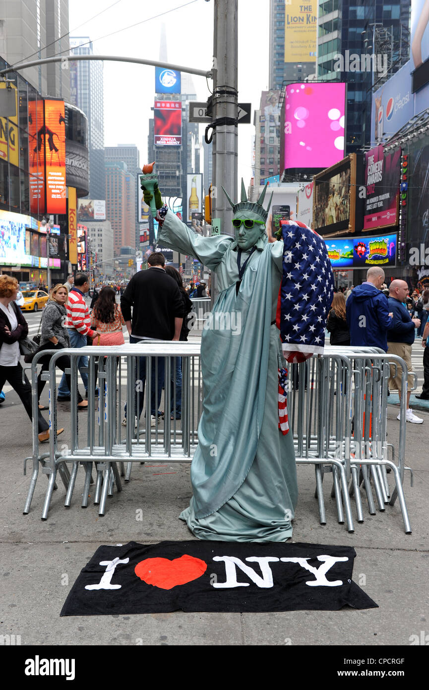 Street Performer dressed up as The Statue of Liberty, New York Stock Photo