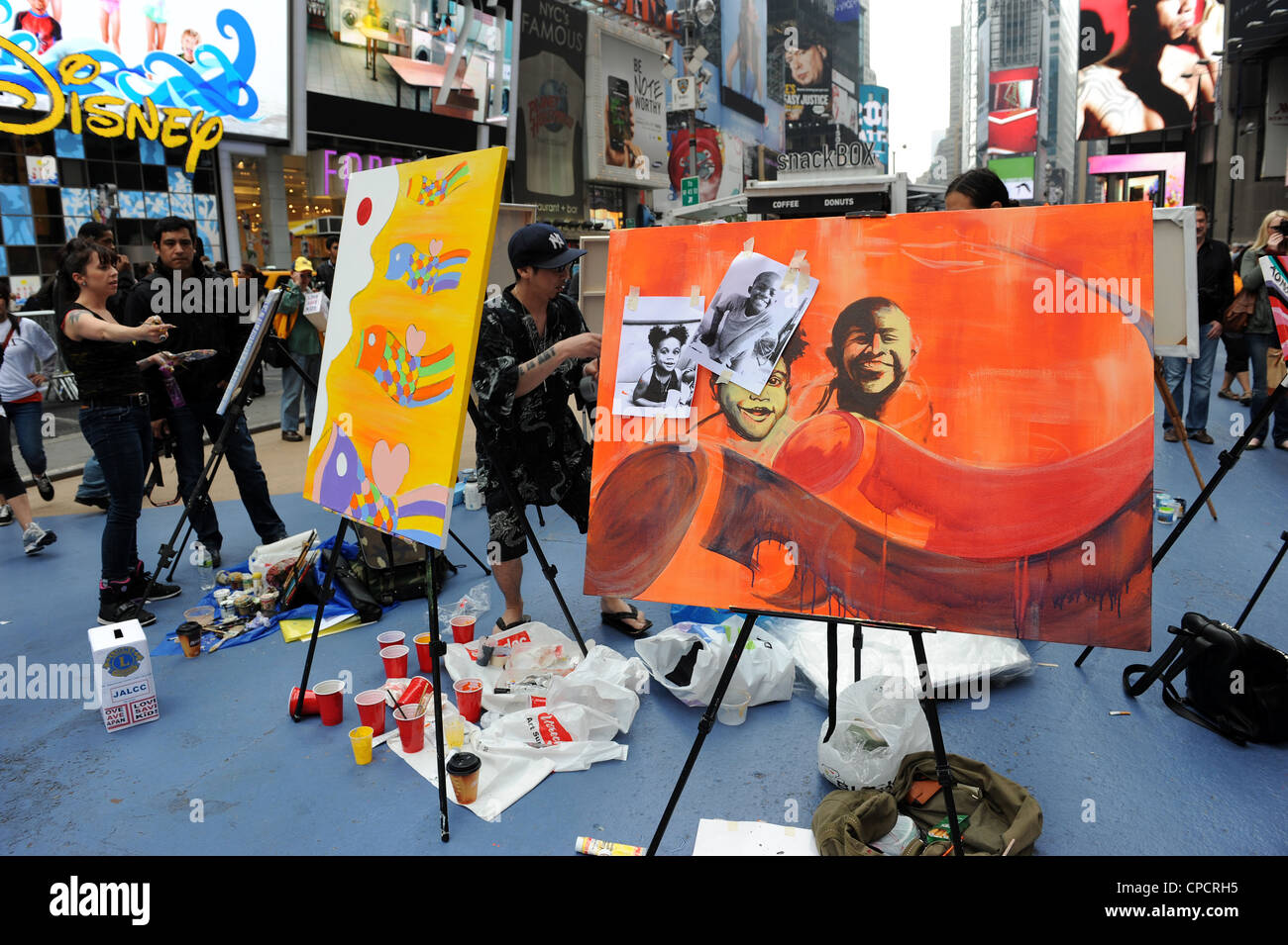 Artists painting in Times Square raising money for Japanese American Lions Club Charities Stock Photo