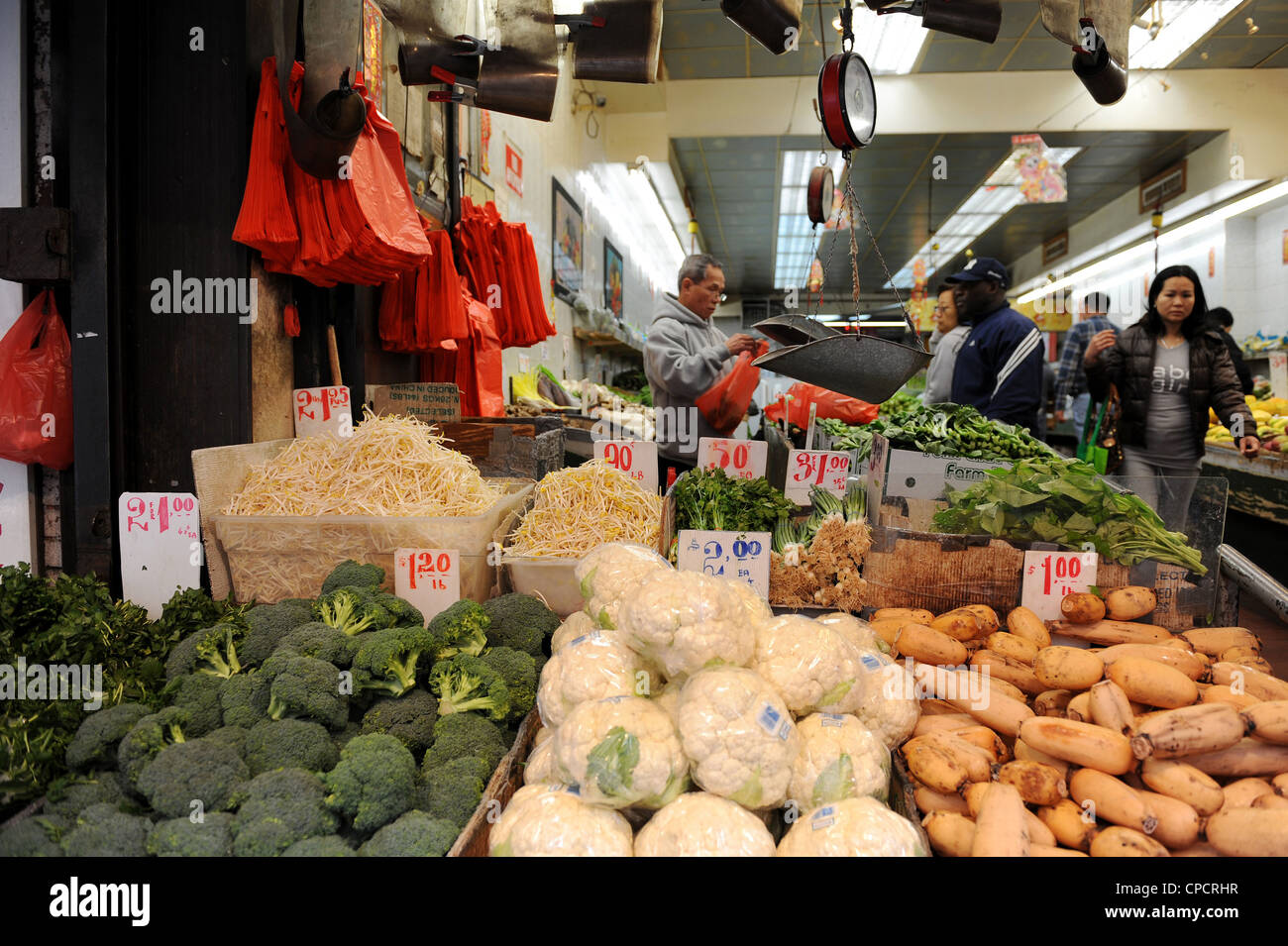 Shop selling vegetables in Chinatown New York Stock Photo