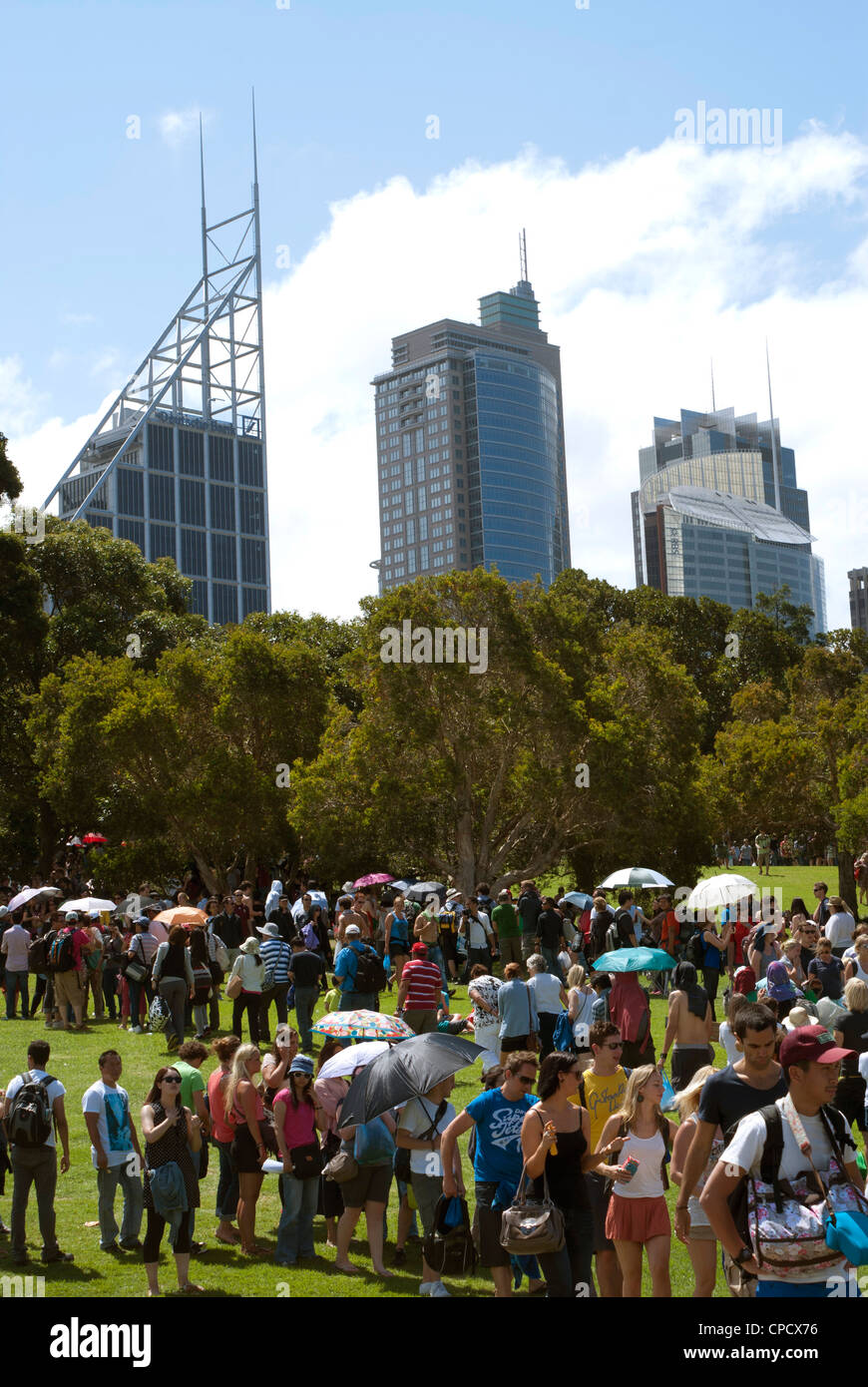 Long queues in Domain Park to see Sydney's New Year fireworks display