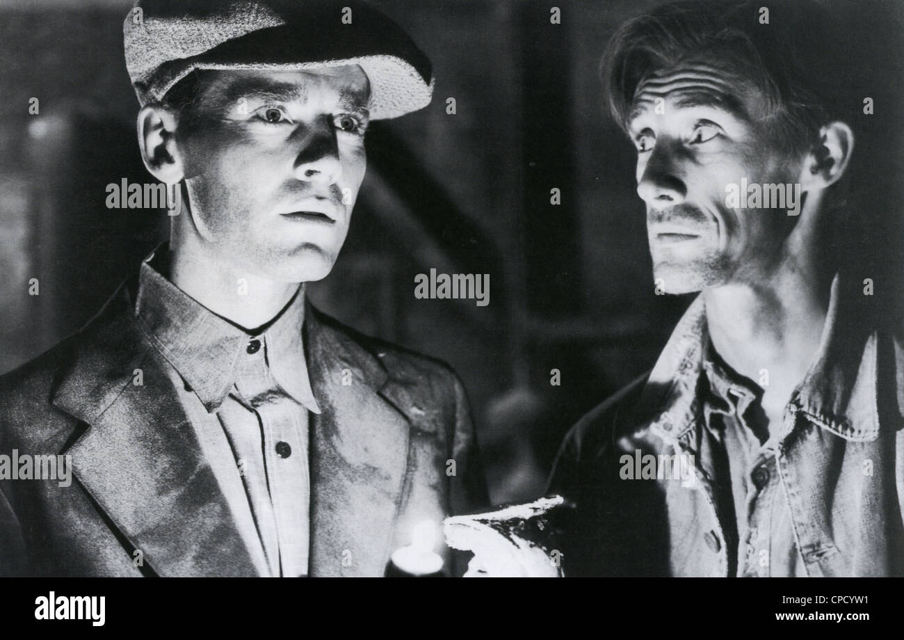 THE GRAPES OF WRATH 1940 TCF film with Henry Fonda left as Tom Joad and  John Carradine Stock Photo - Alamy
