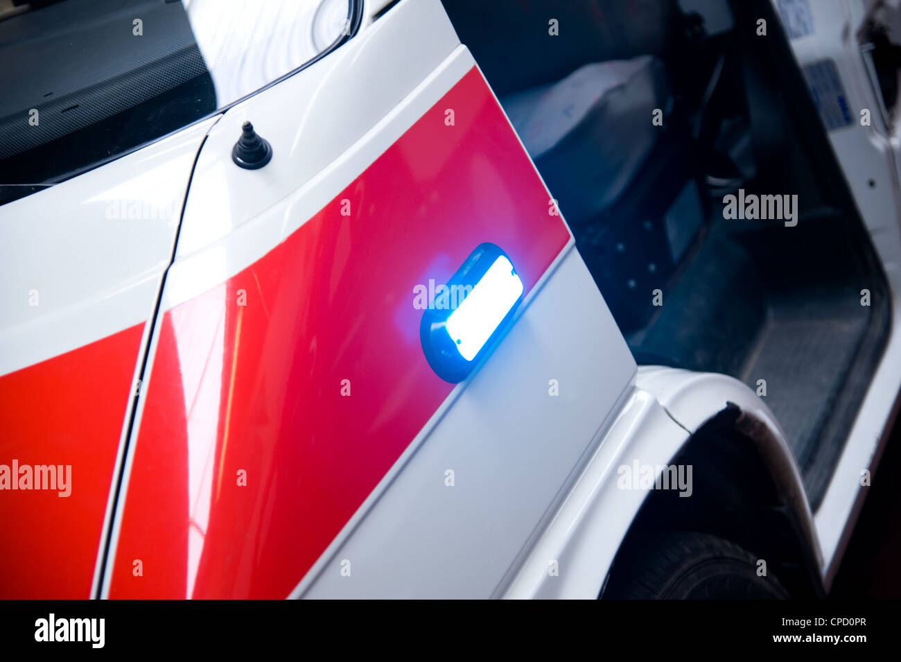 Ambulance flashing light hires stock photography and images Alamy