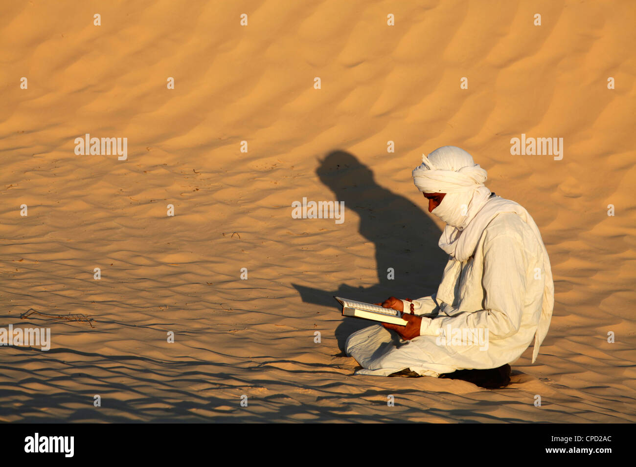 Beduin reading the Koran in the Sahara, Douz, Kebili, Tunisia, North Africa, Africa Stock Photo