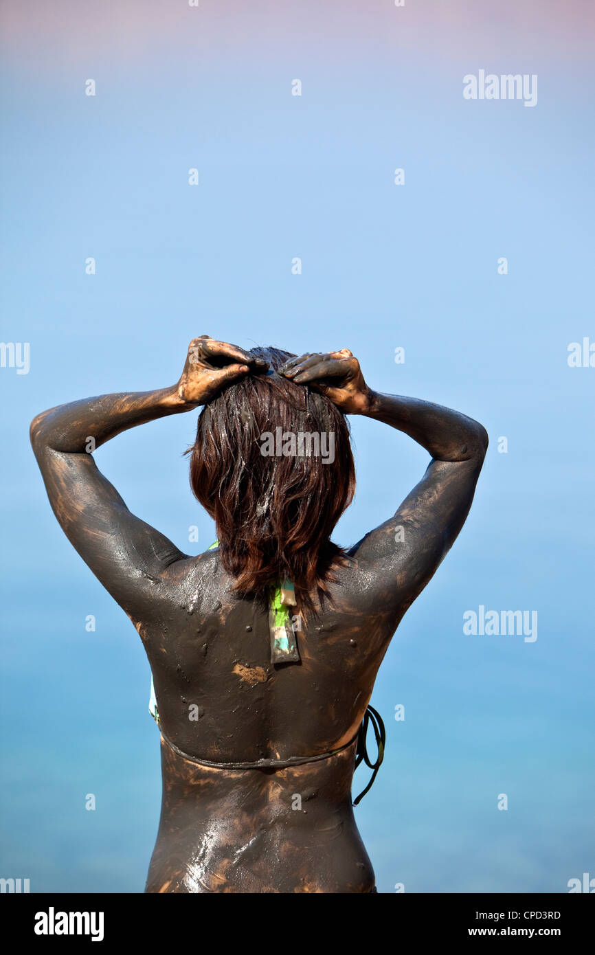 Dead Sea mud beauty treatment, Movenpick Resort Hotel, Jordan, Western Asia Stock Photo