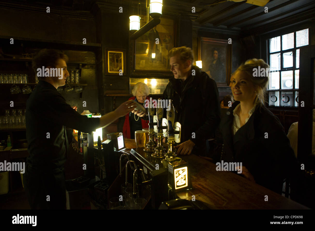 Ye Olde Cheshire Cheese traditional London pub Stock Photo