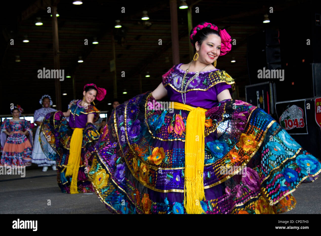 Children perform folkloric dances Chinco de Mayo festival Stock Photo -  Alamy