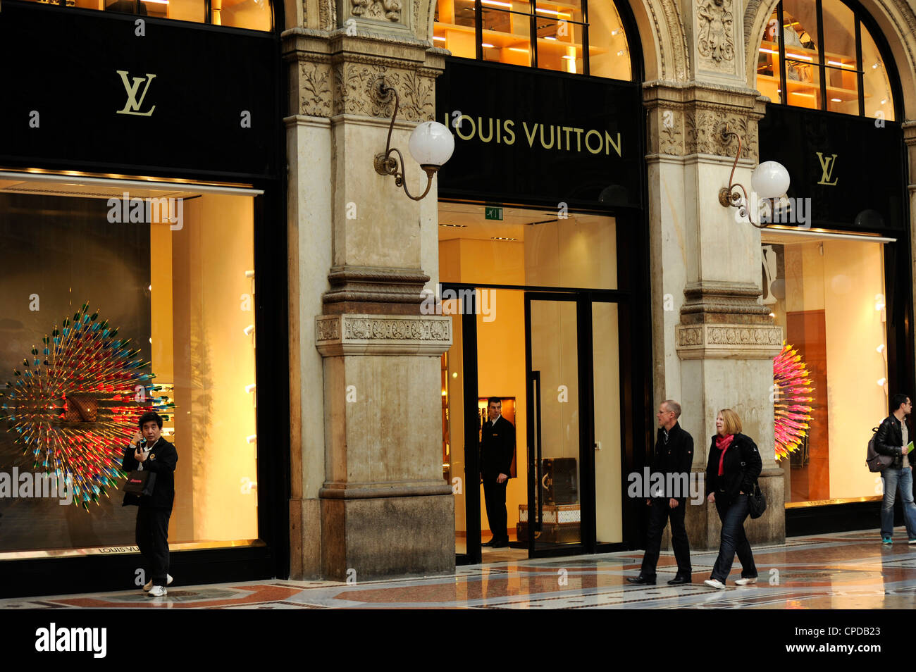 Louis Vuitton shop. Galleria Vittorio Emanuele II. Milan, Italy Stock Photo  - Alamy
