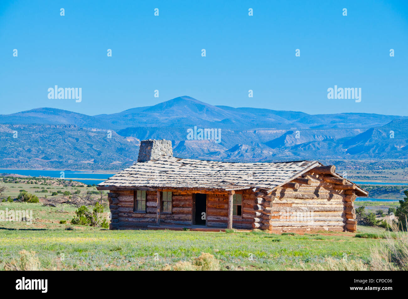 Dilapidated wood cabin hires stock photography and images Alamy