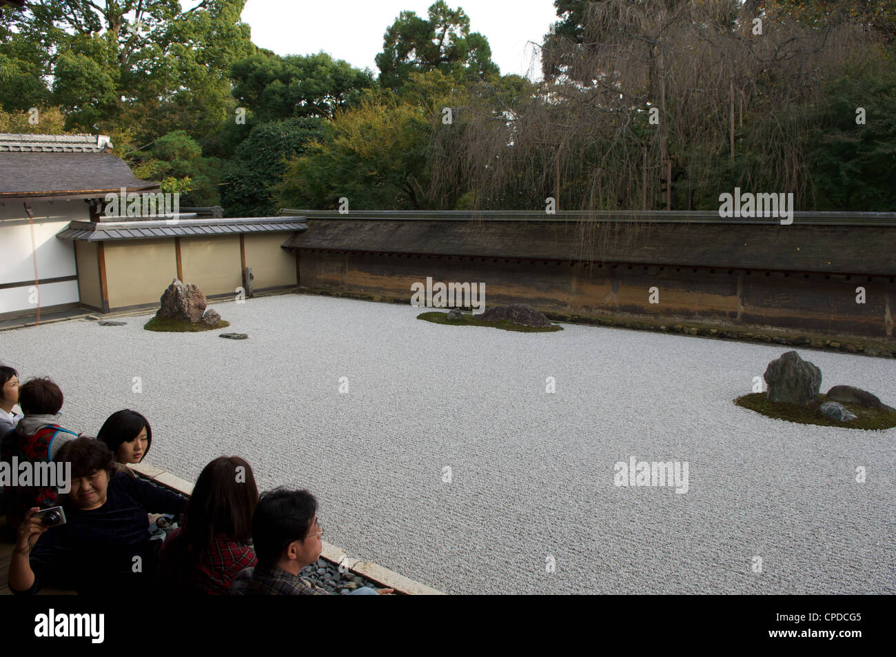 Ryoan Ji, Zen buddhist garden, Kyoto, Honshu, Japan Stock Photo - Alamy