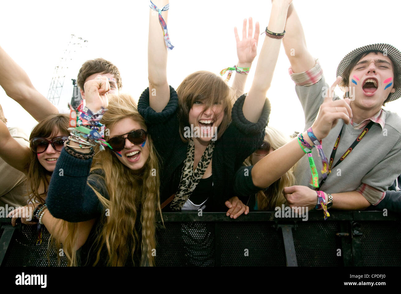 Crowd in front row screaming hi-res stock photography and images - Alamy