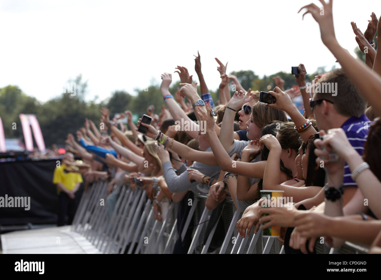 Front row crowd cheering hands in the air clapping Stock Photo - Alamy