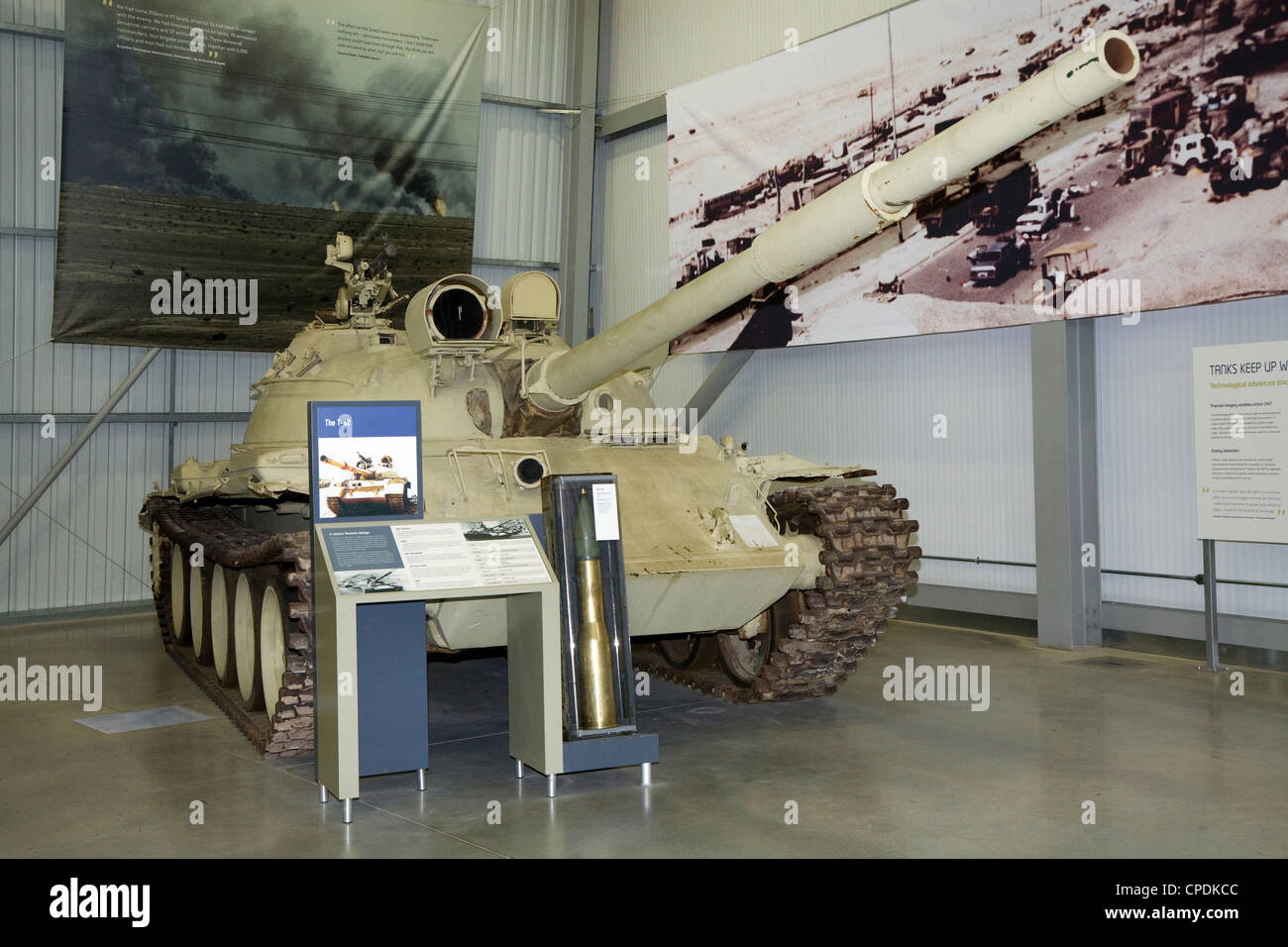 Soviet / Russian T-62 tank captured from the Iraqi army in 1991: Exhibit on display at the The Tank Museum, Bovington, Dorset UK Stock Photo