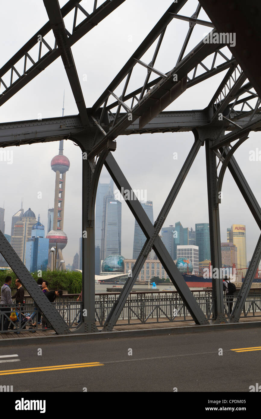 Waibaidu Bridge, spanning Suzhou Creek at its confluence with the Huangpu River, Shanghai, China Stock Photo