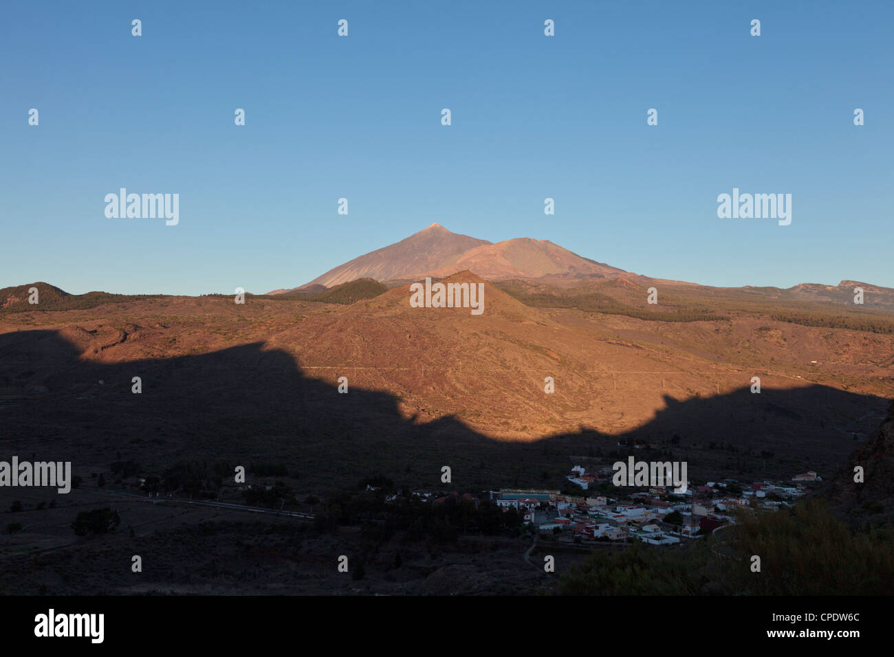 Pico del Teide on left, Pico Viejo, below center, an Montana Bilma bottom left, Tenerife's volcano seen just before sunset with Stock Photo