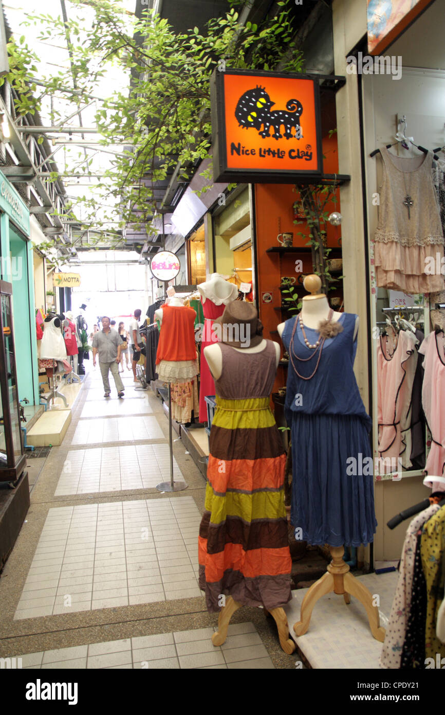 Svare Idol strand Cloths shop in Chatuchak Weekend Market , Bangkok Stock Photo - Alamy