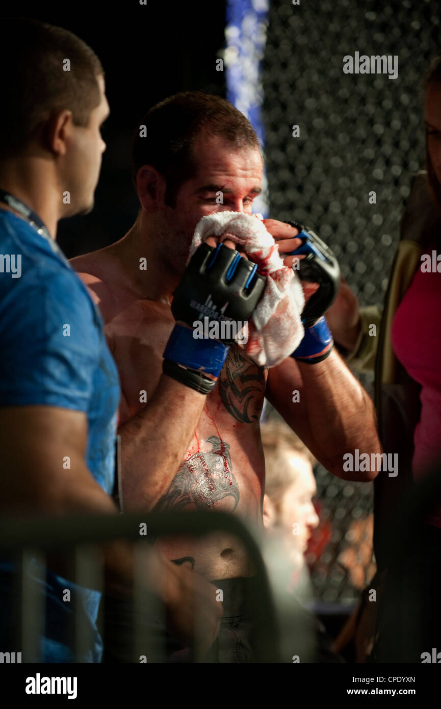 Mma fighter hires stock photography and images Alamy