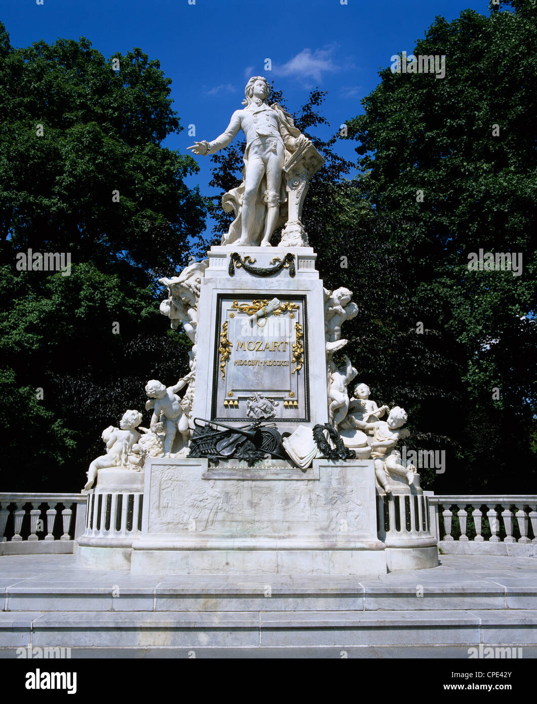 Statue of Mozart, Vienna, Austria, Europe Stock Photo - Alamy