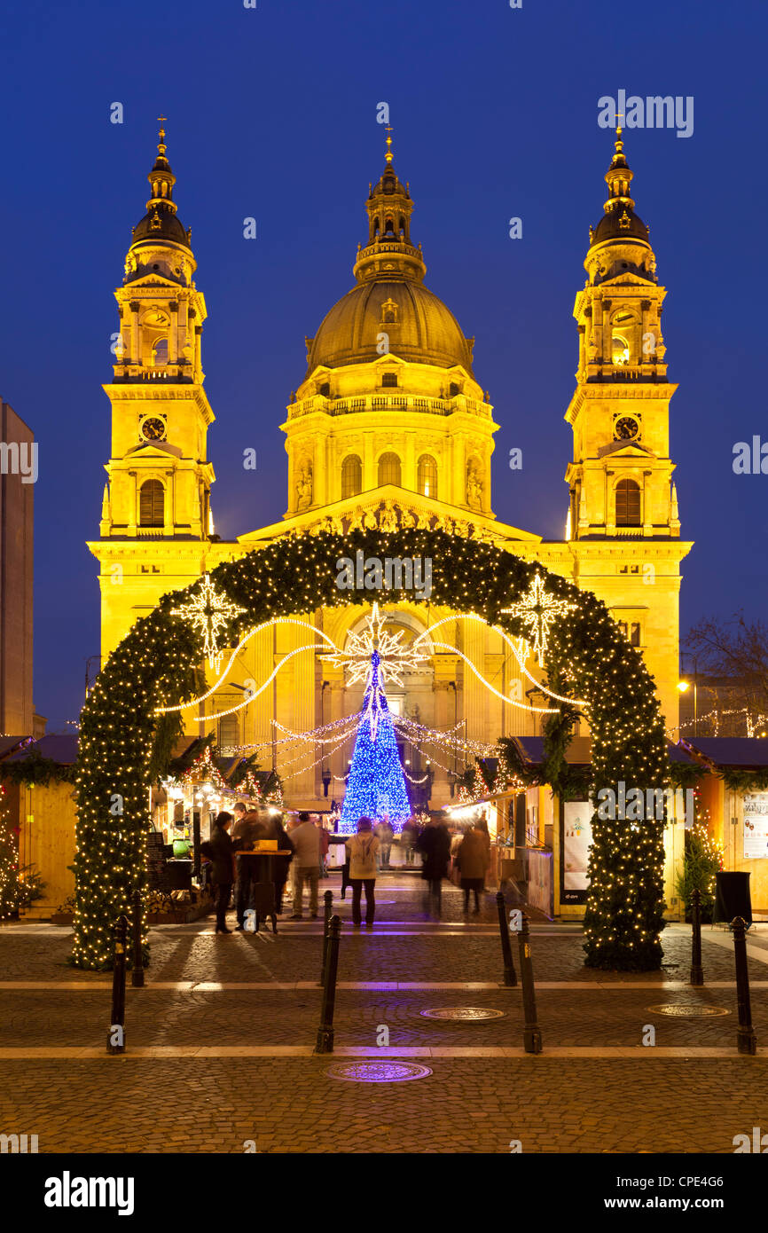 Christmas Market outside St. Stephen's Basilica (Szent Istvan Bazilika), Budapest, Hungary, Europe Stock Photo