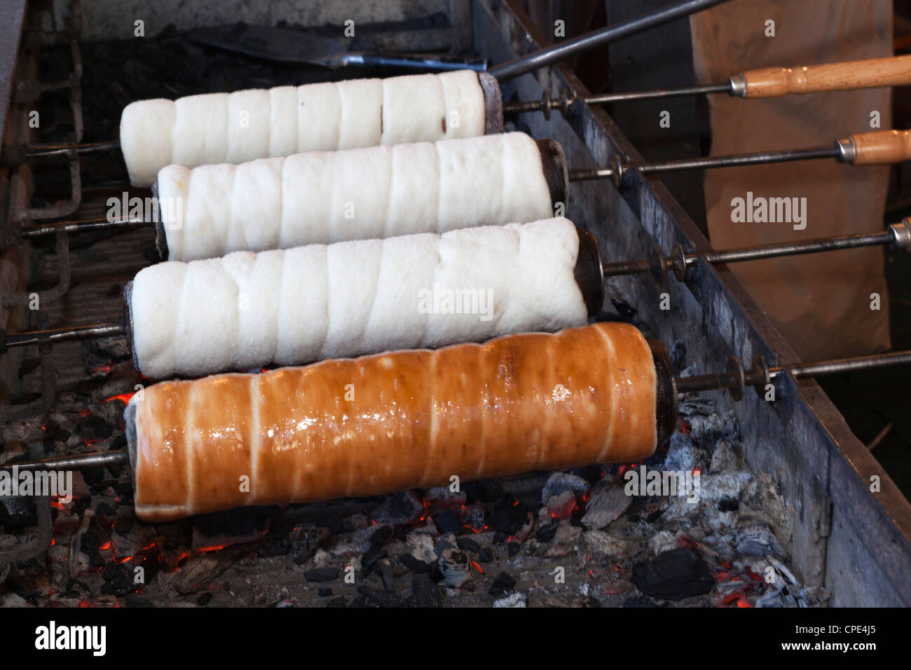 Kurtos kalacs or chimney cakes, preparing cooking on charcoal grill, street  food traditional Hungarian, during food festival. Kurtos Kalacs traditiona  Stock Photo - Alamy