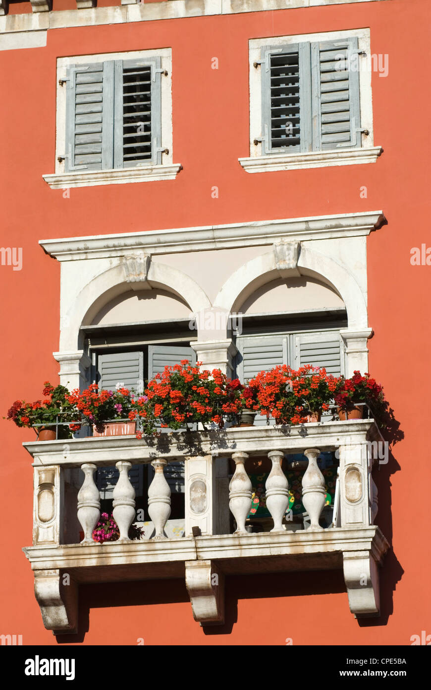 Full balcony hi-res stock photography and images - Alamy