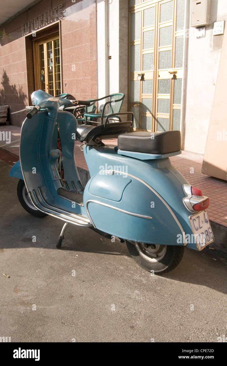Moped italy hi-res stock photography and images - Alamy