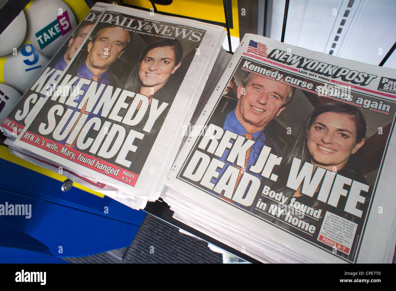 Front pages of the New York Daily News and the New York Post cover the death of Mary Richardson Kennedy Stock Photo
