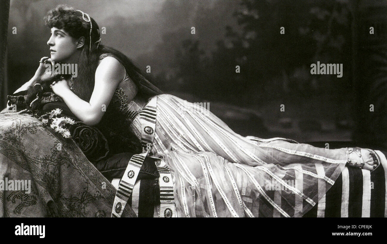 LILLIE (LILY) LANGTRY (1853-1929) English music hall singer and stage  actress Stock Photo - Alamy