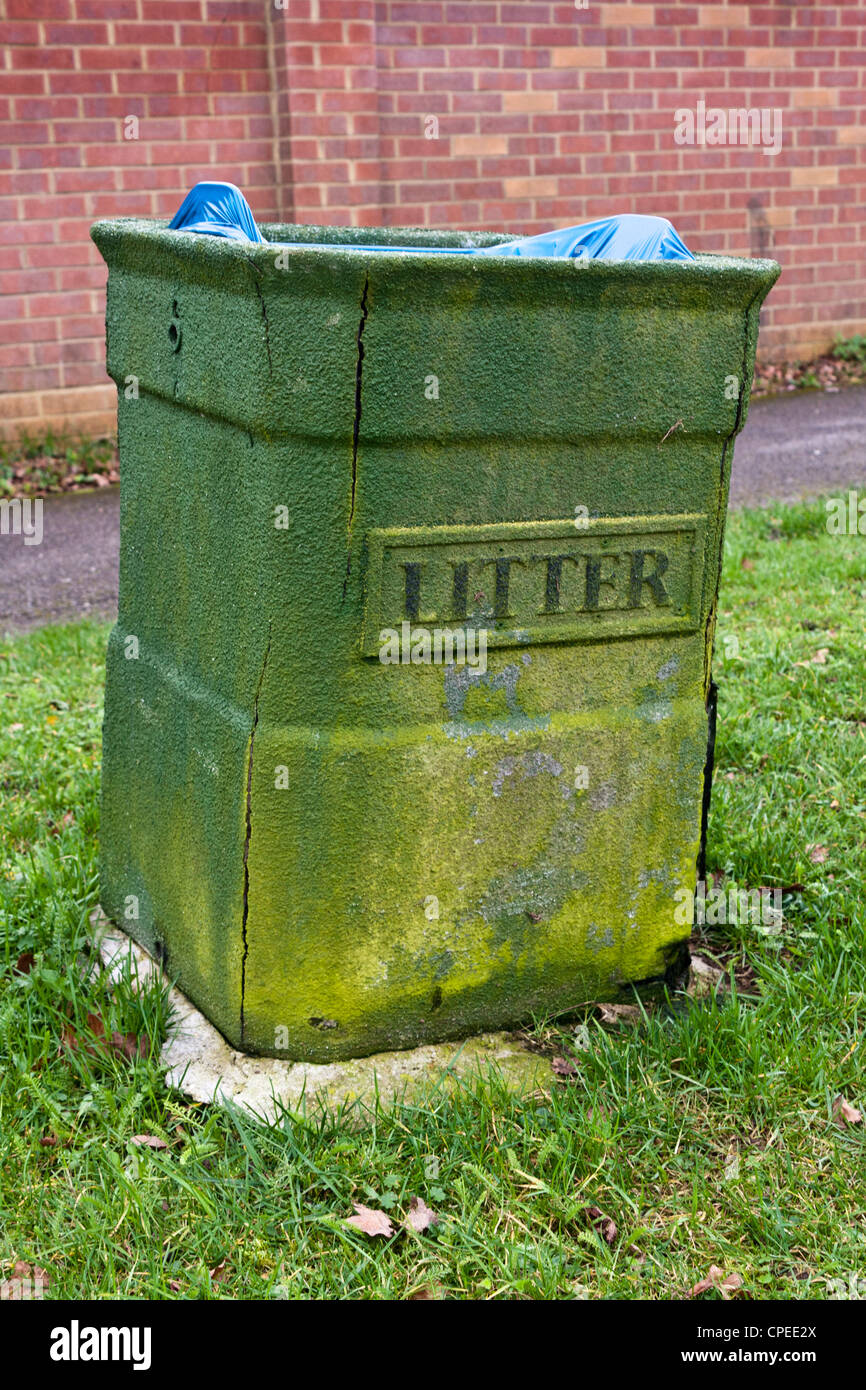 Municipal litter bin hi-res stock photography and images - Alamy