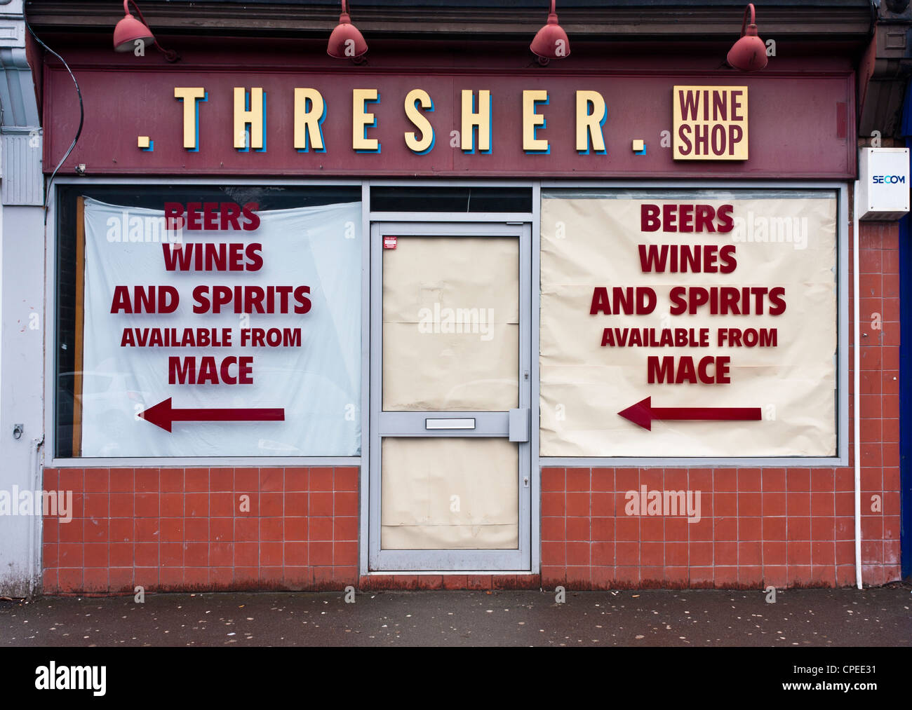 A closed store-front of the Thresher Wine Shop, part of the failed First Quench Retailing group. Stock Photo