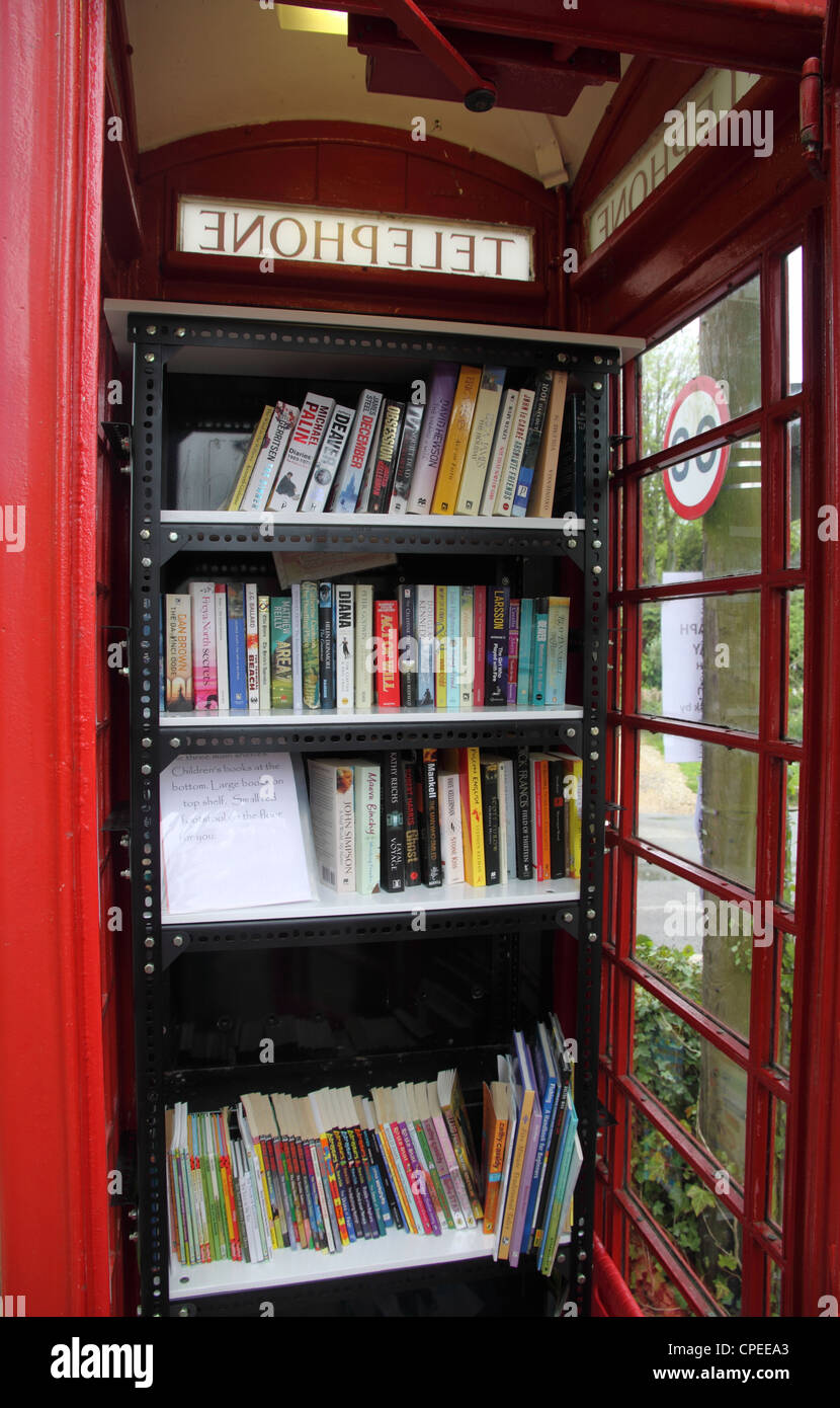 telephone box library buckland oxfordshire Stock Photo Alamy