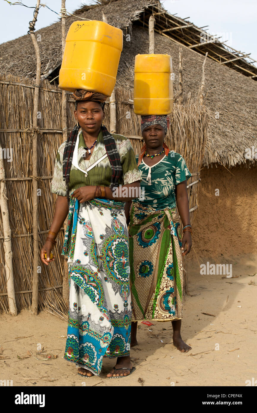 Women carrying water on their heads in Guludo village in the Quirimbas National Park in northern Mozambique. Stock Photo
